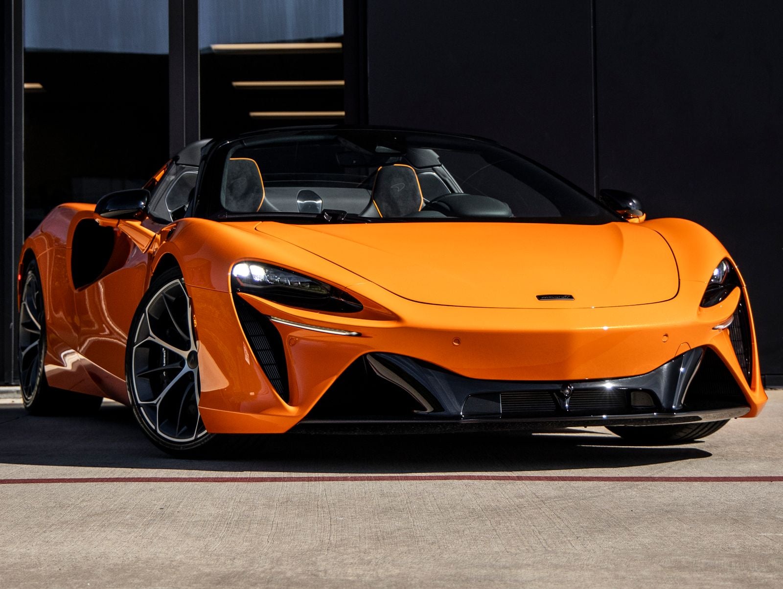 2026 McLaren Artura Base