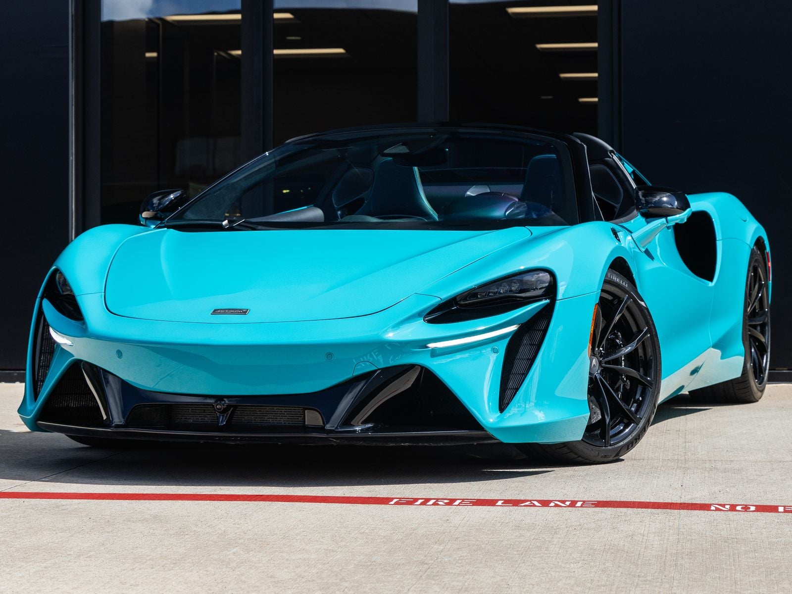 2025 McLaren Artura Base