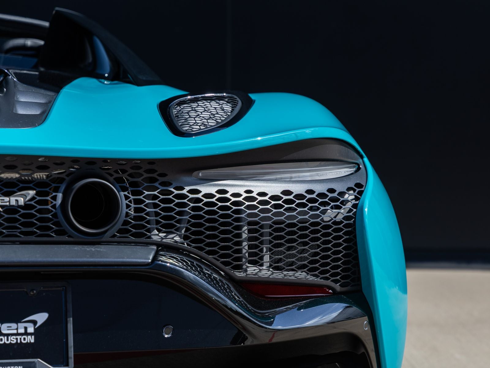 2025 McLaren Artura Base