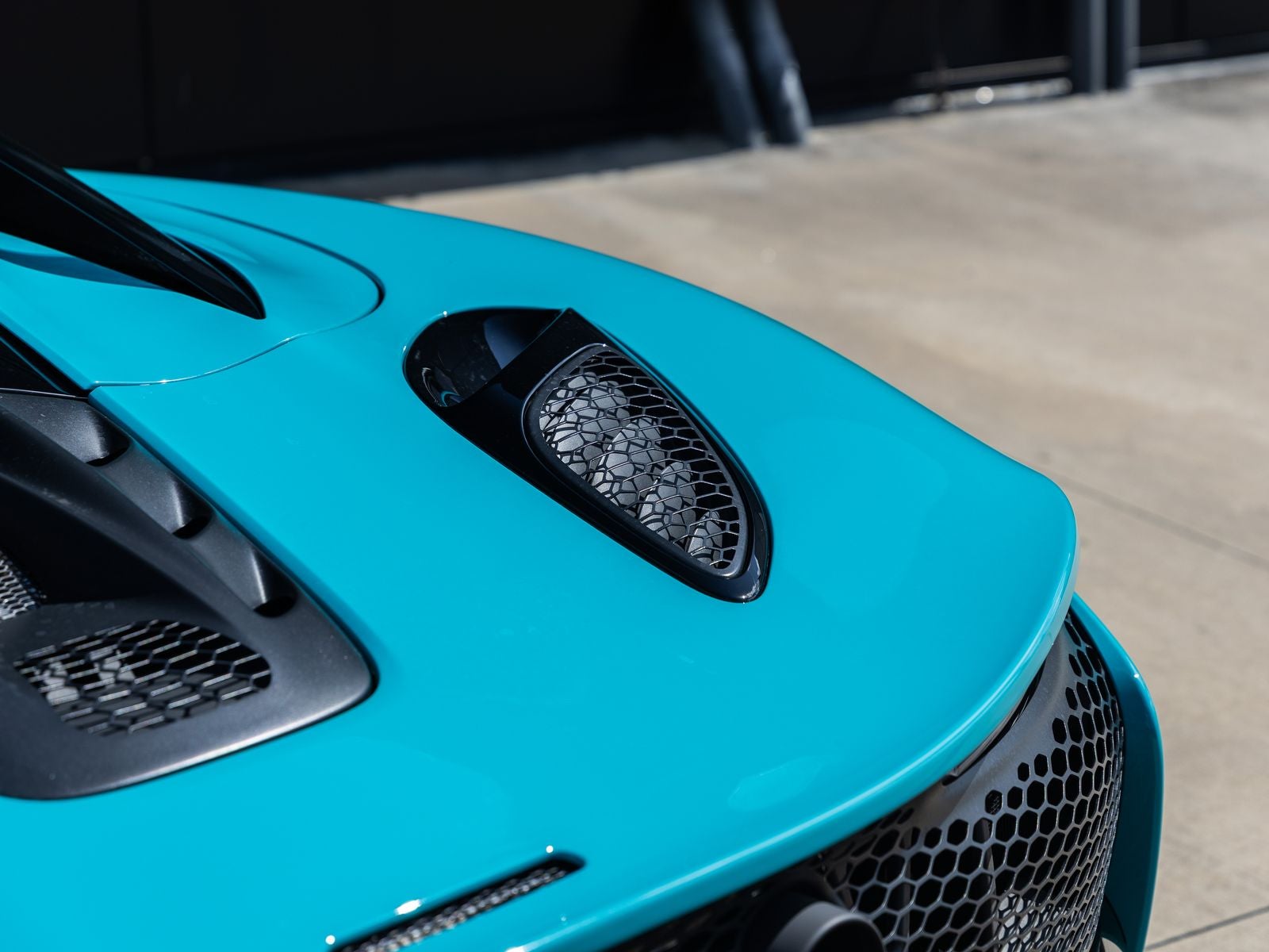 2025 McLaren Artura Base