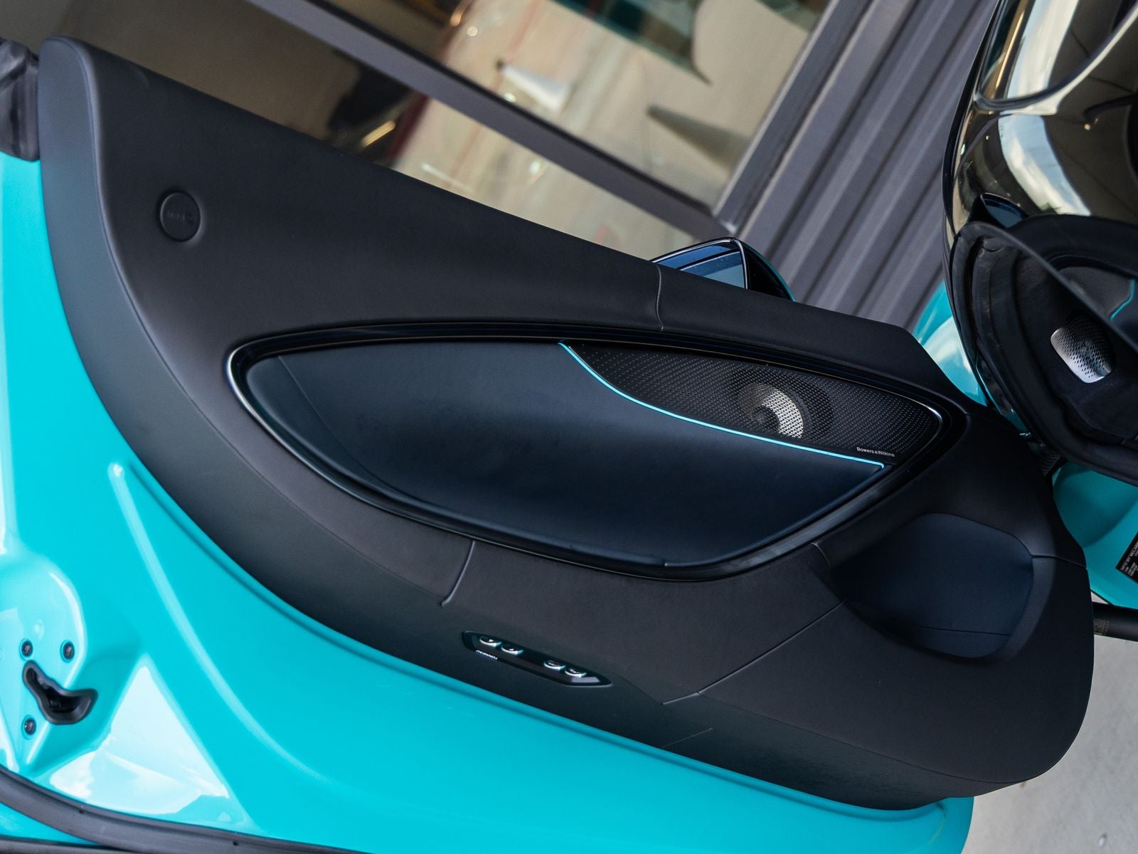 2025 McLaren Artura Base