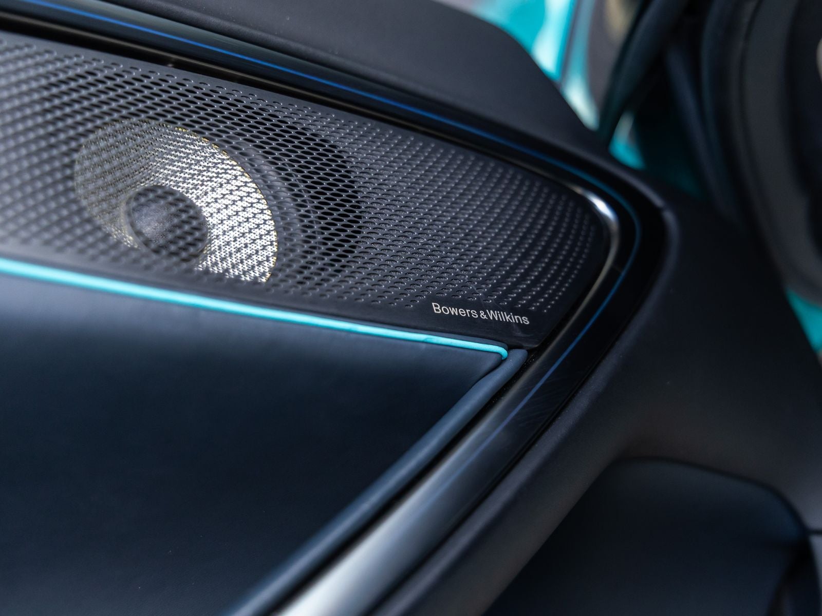 2025 McLaren Artura Base
