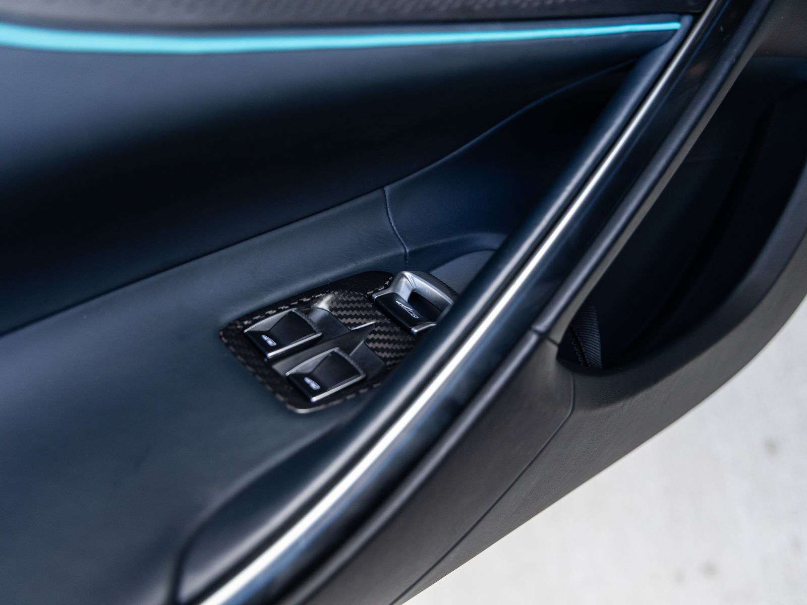 2025 McLaren Artura Base