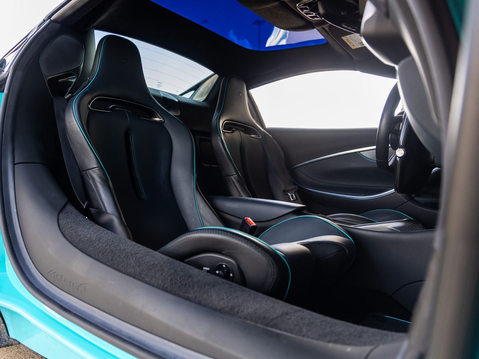 2025 McLaren Artura Base
