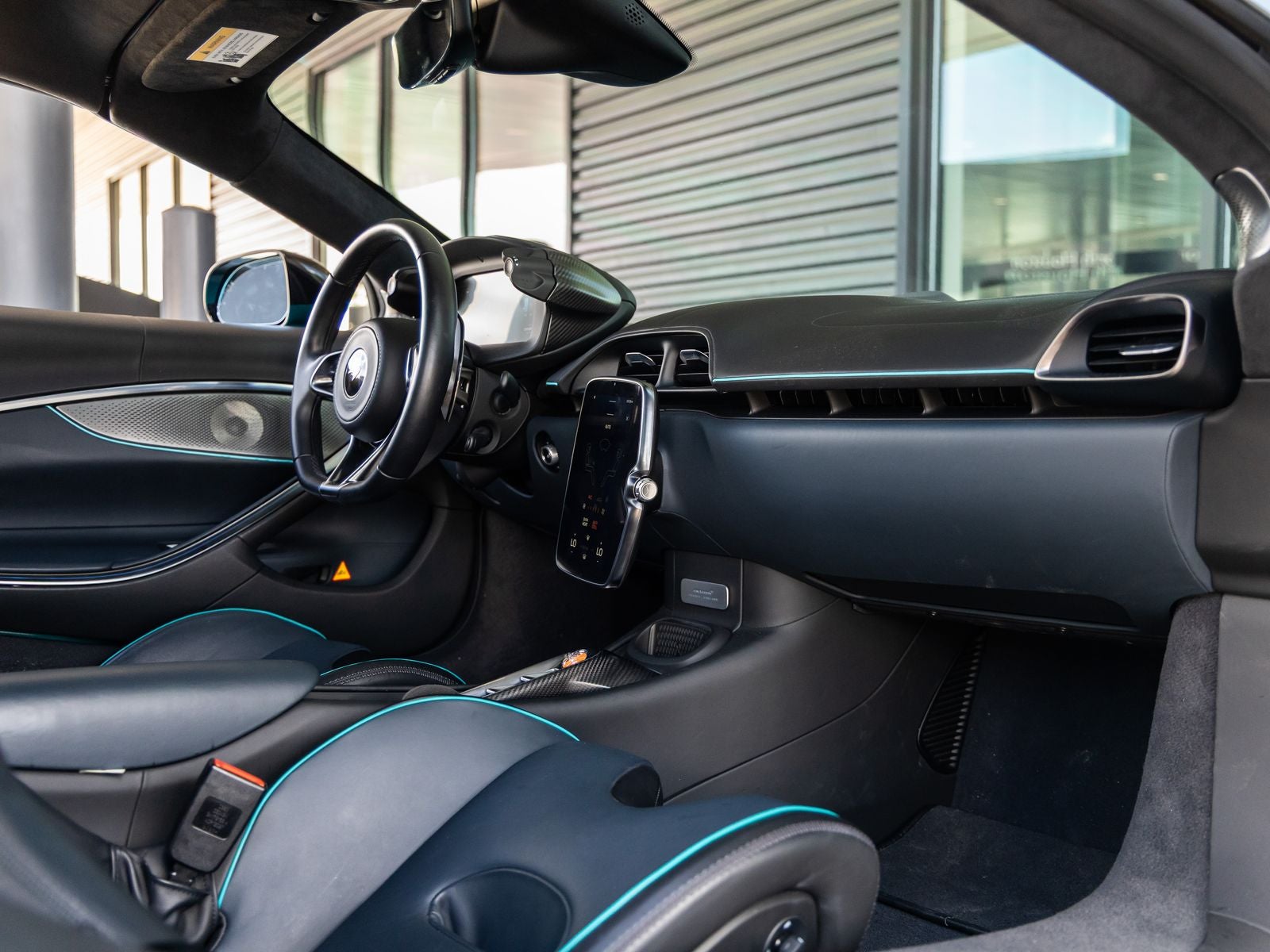 2025 McLaren Artura Base
