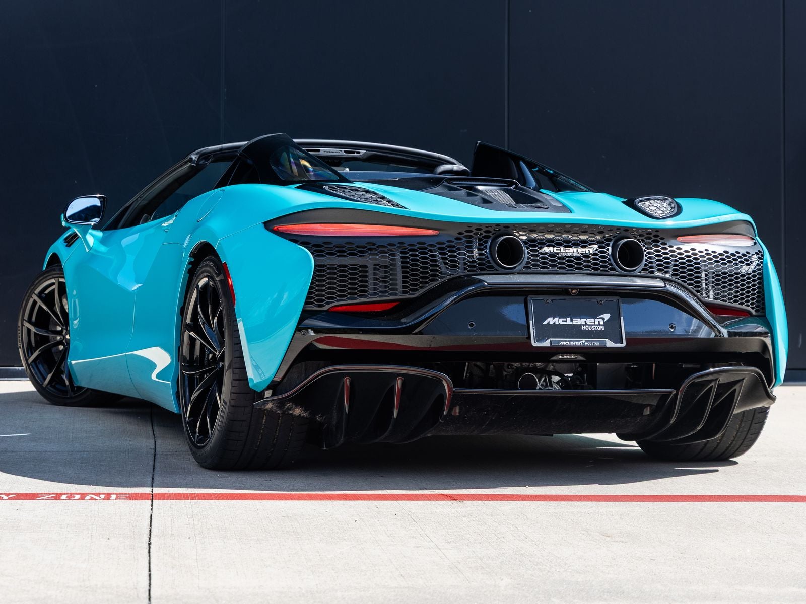 2025 McLaren Artura Base
