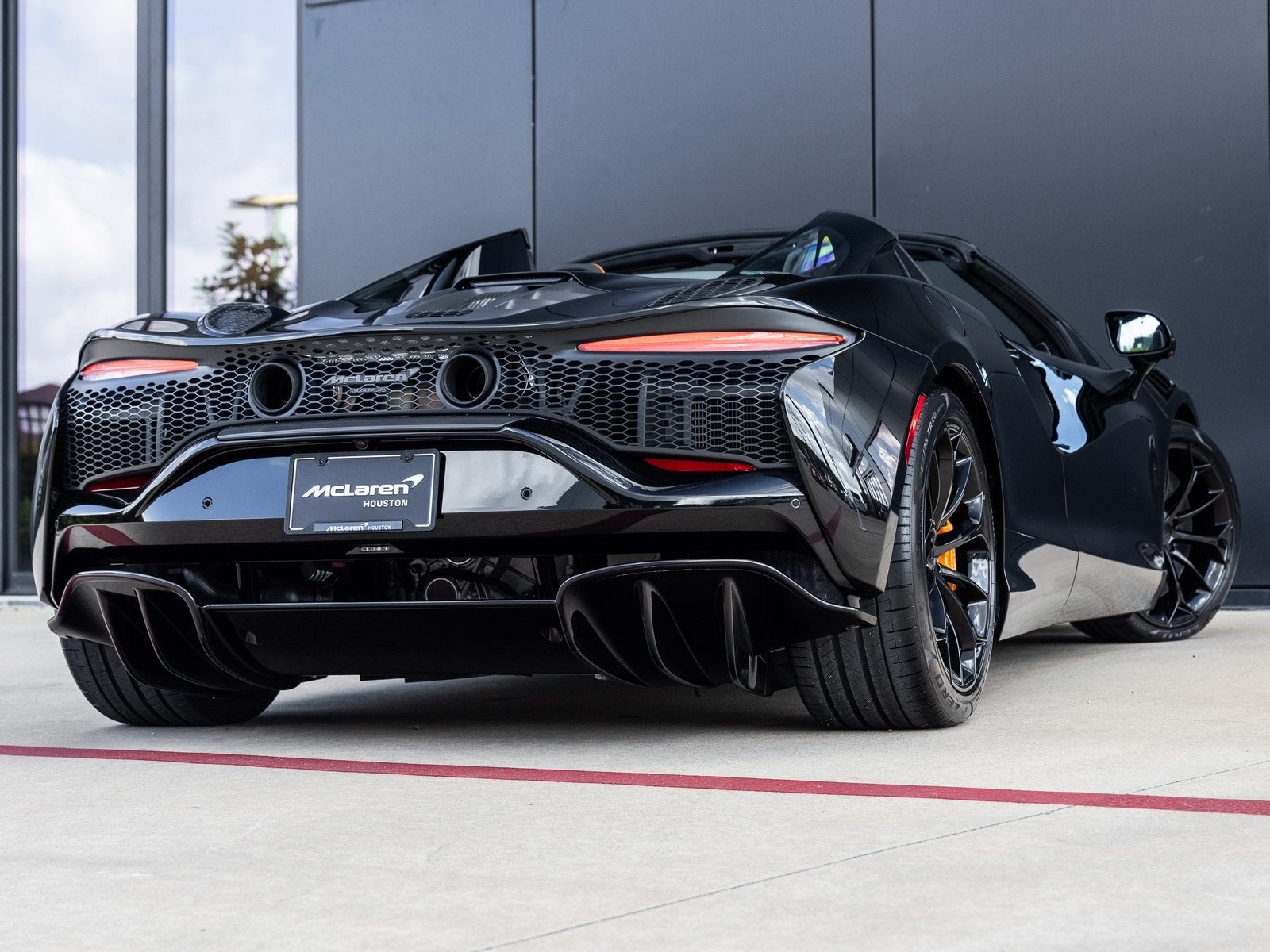 2026 McLaren Artura Base