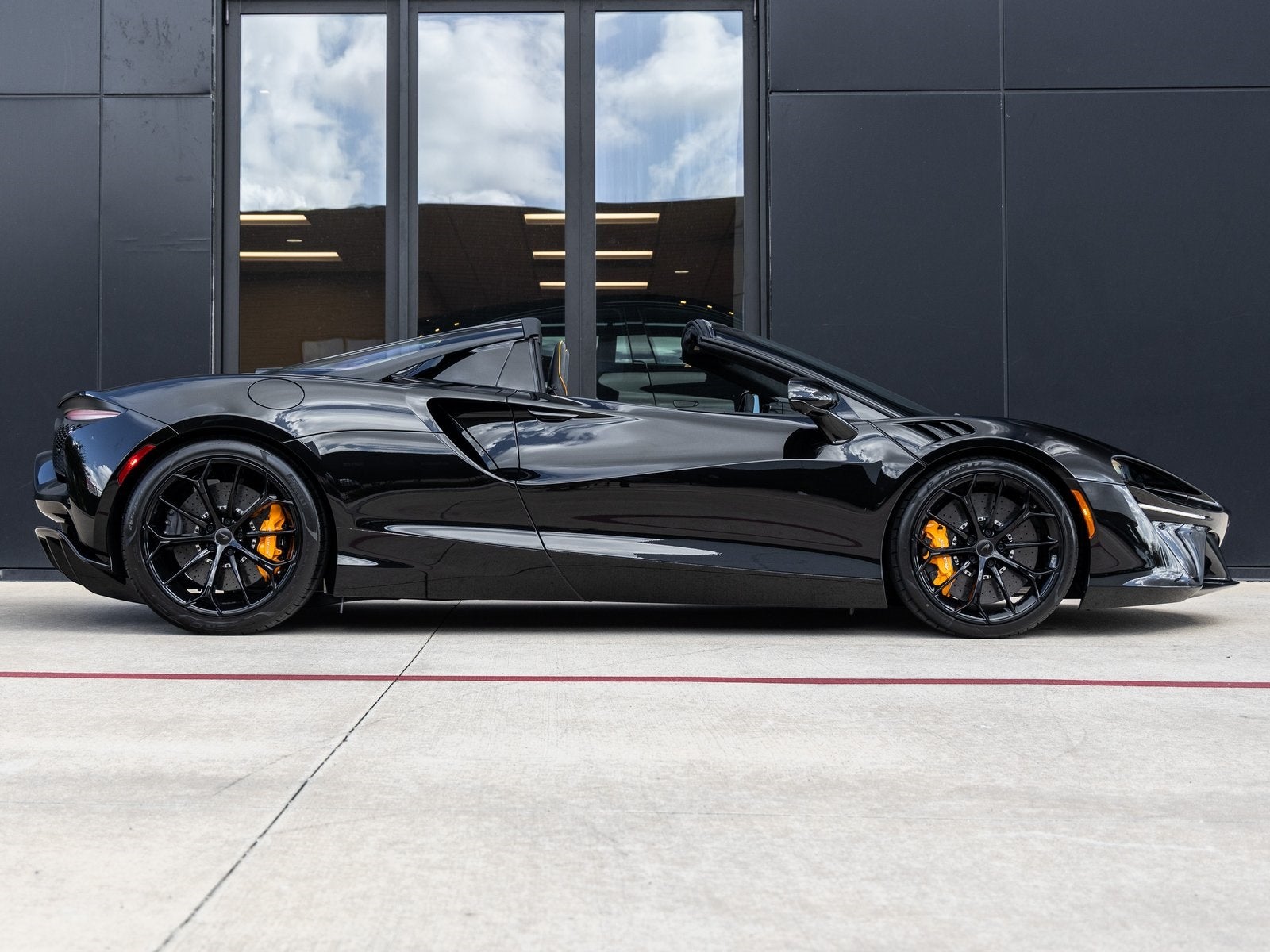 2026 McLaren Artura Base