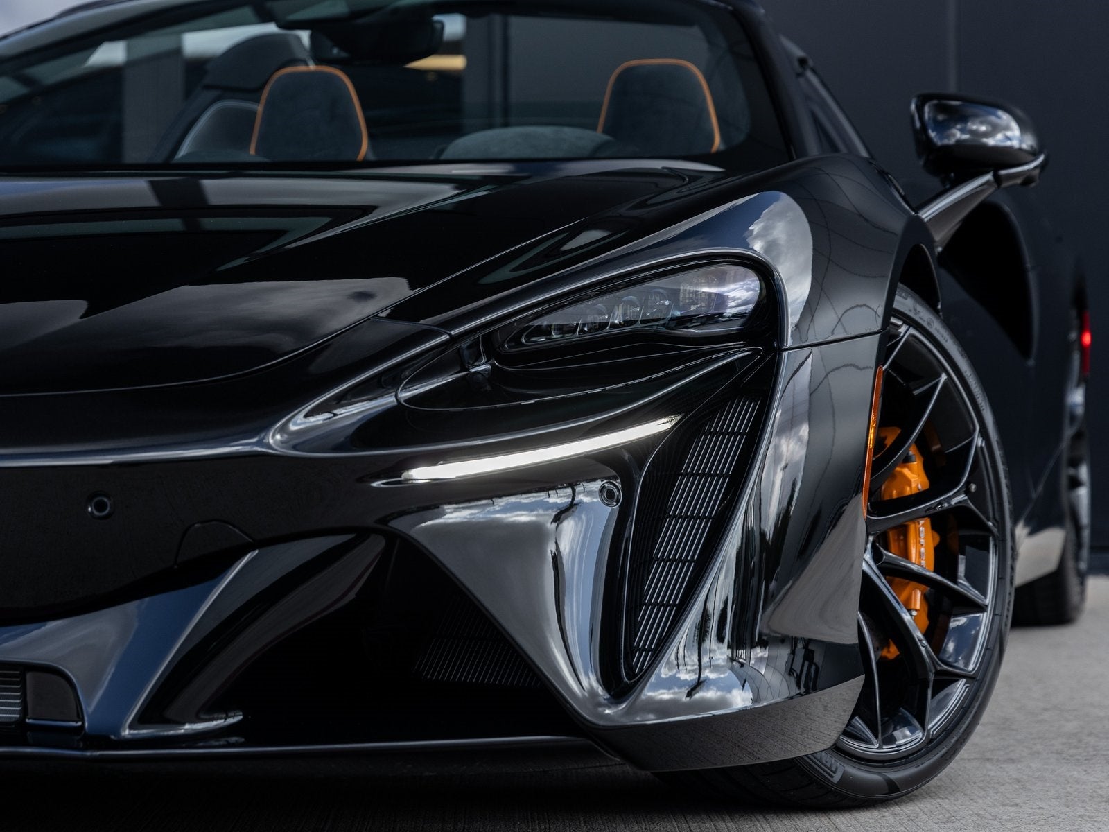 2026 McLaren Artura Base