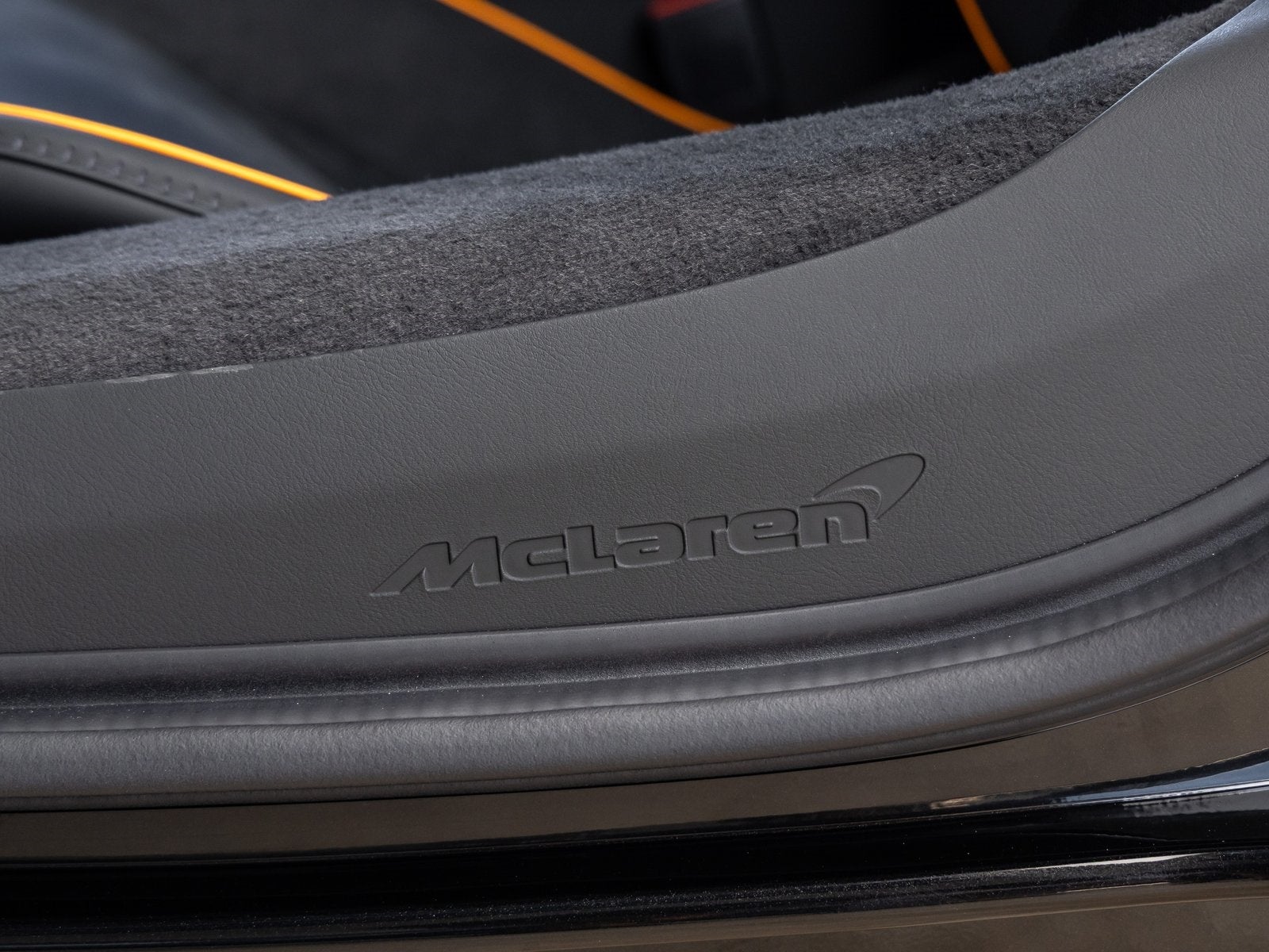 2026 McLaren Artura Base