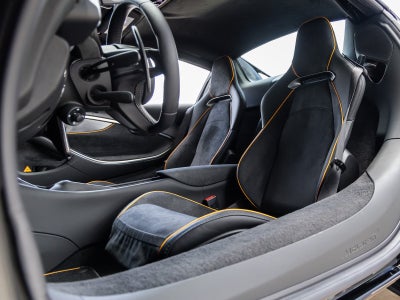 2026 McLaren Artura Base