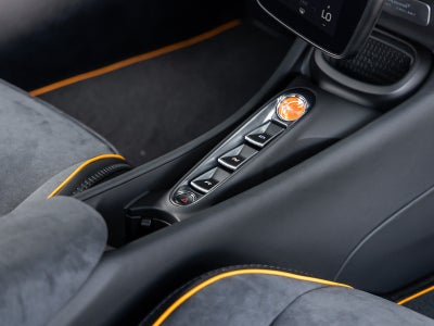 2026 McLaren Artura Base