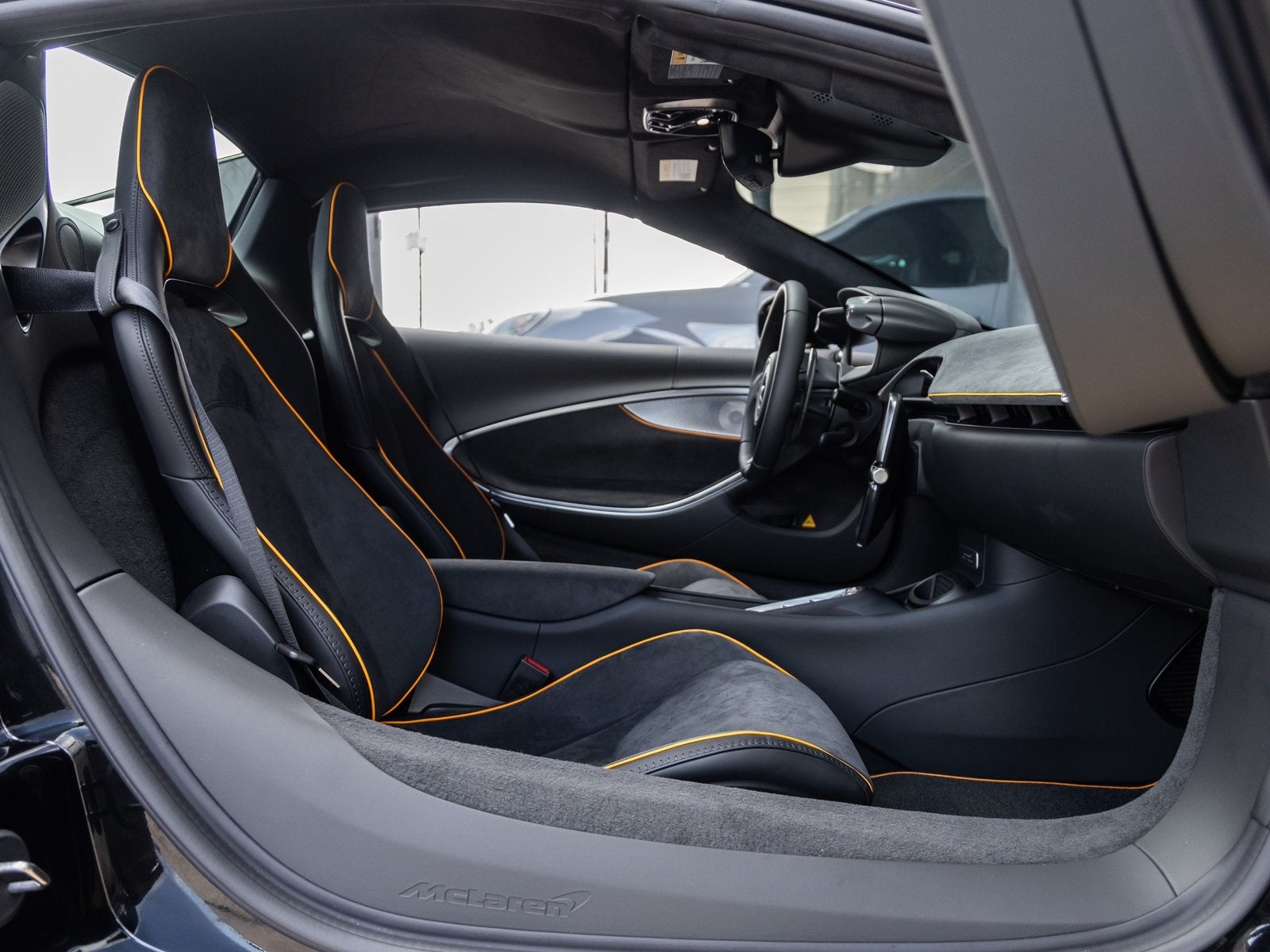 2026 McLaren Artura Base