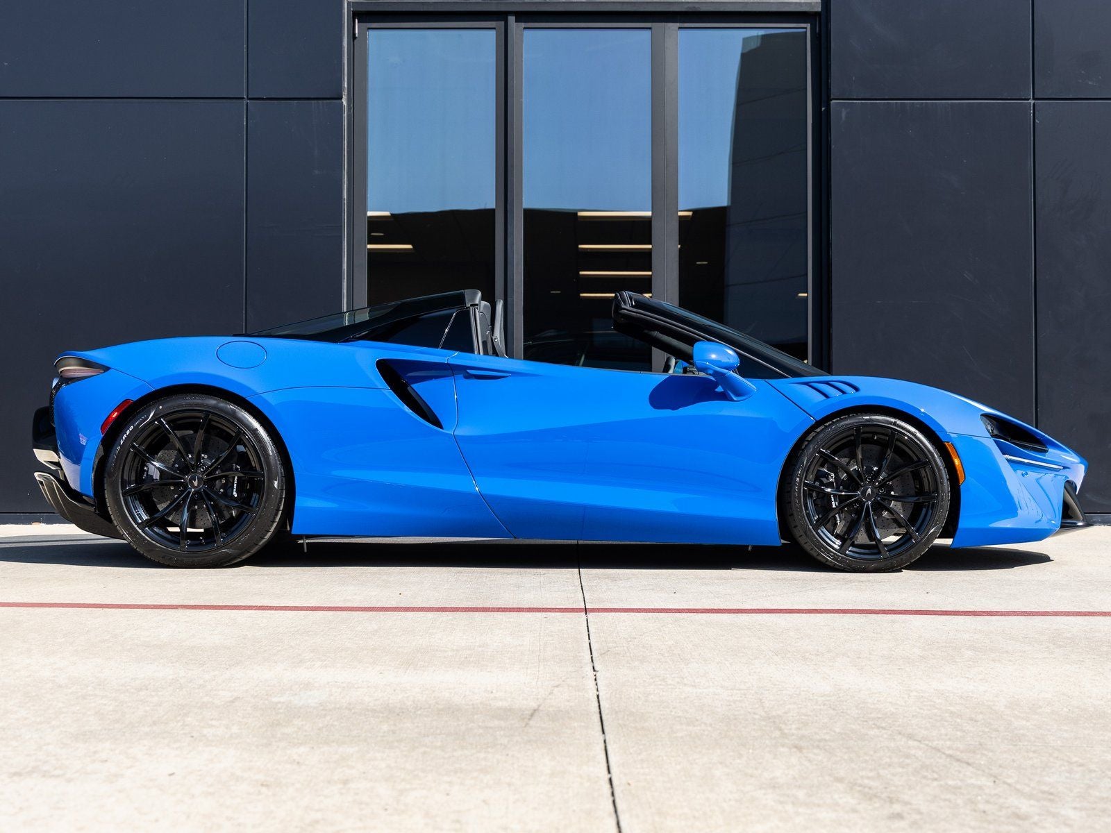 2026 McLaren Artura Base