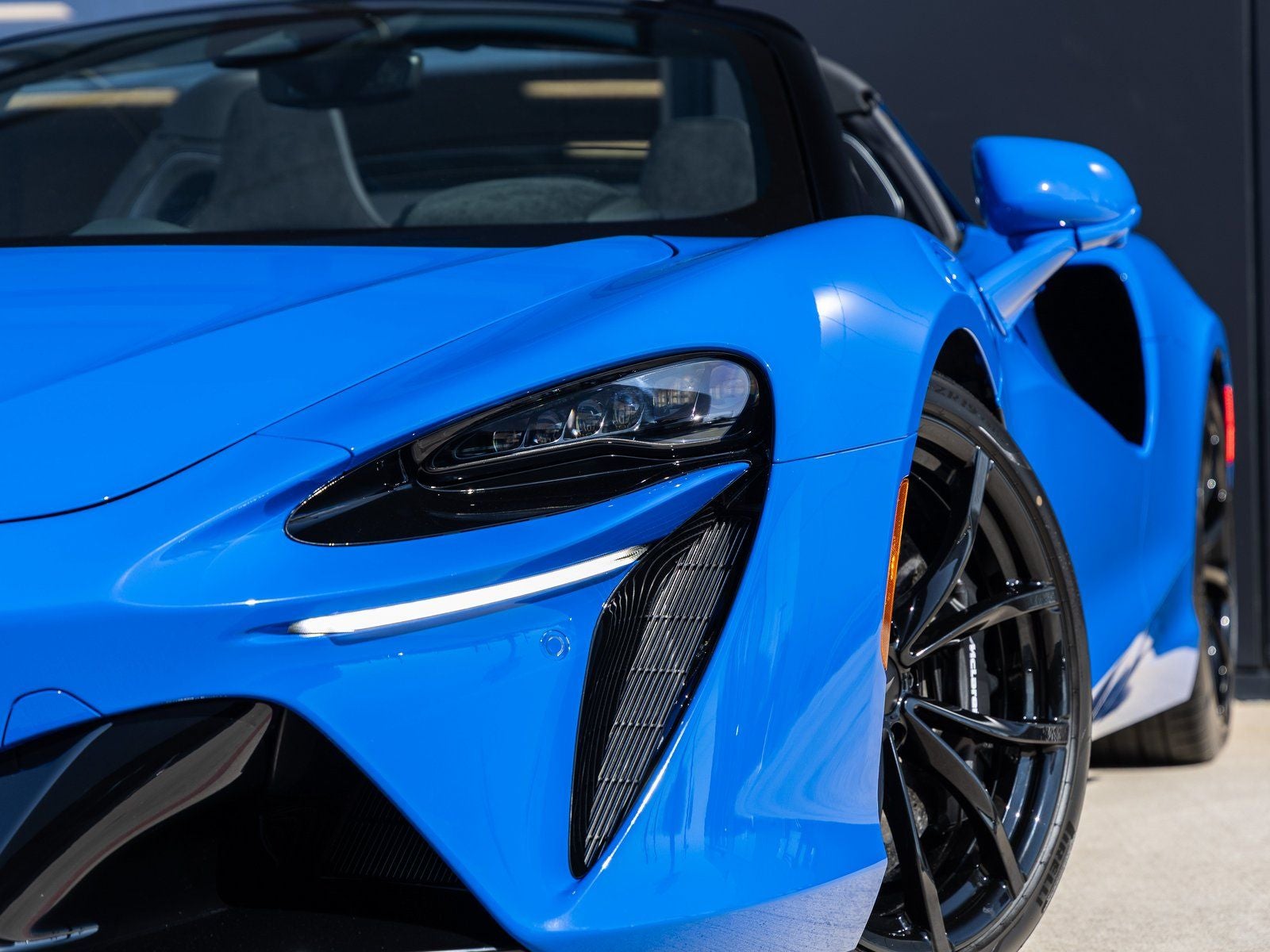 2026 McLaren Artura Base