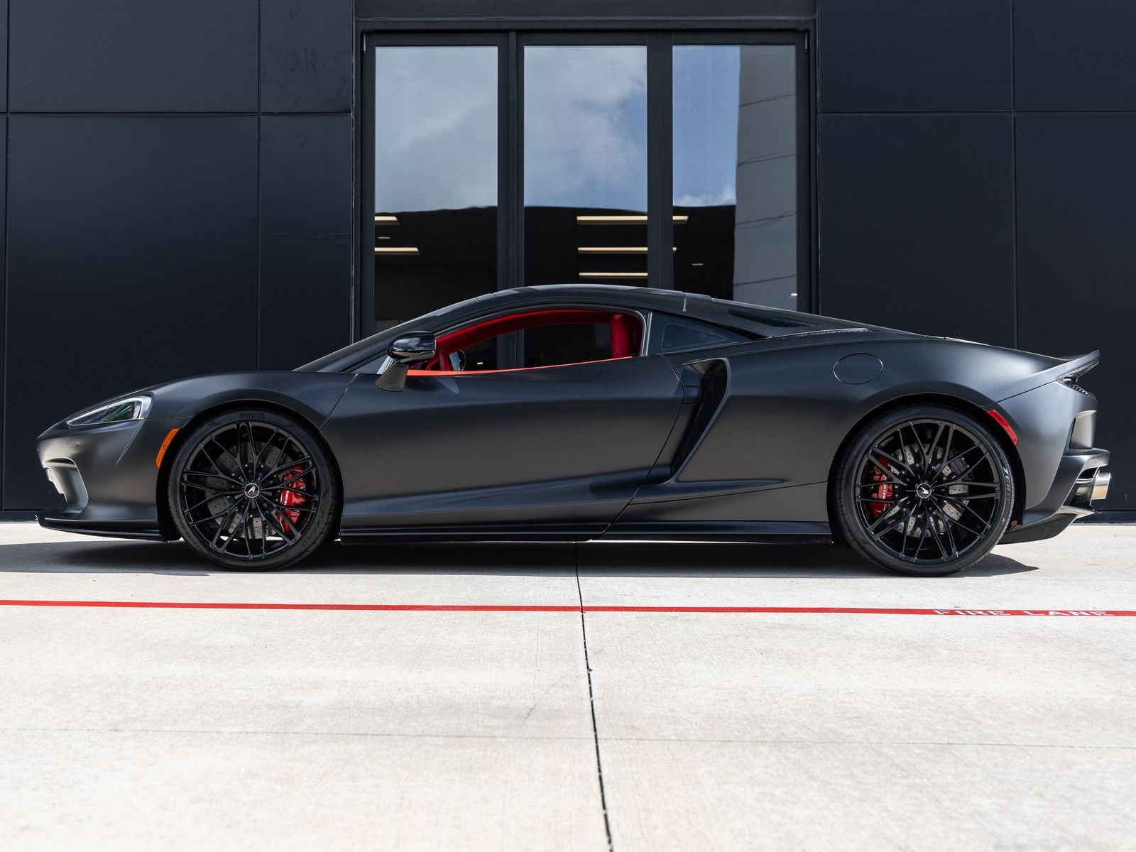 2022 McLaren GT Base
