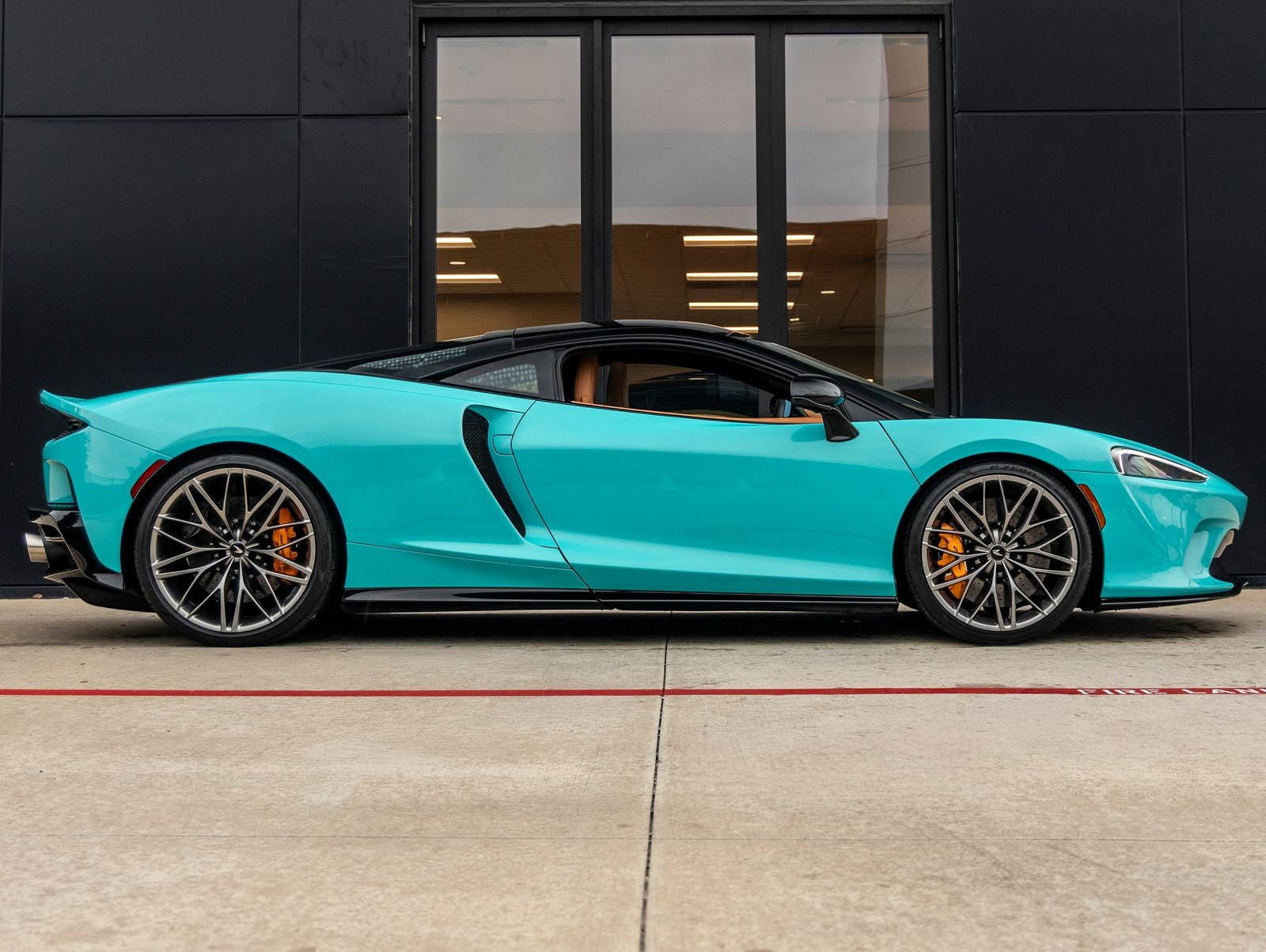 2023 McLaren GT Base