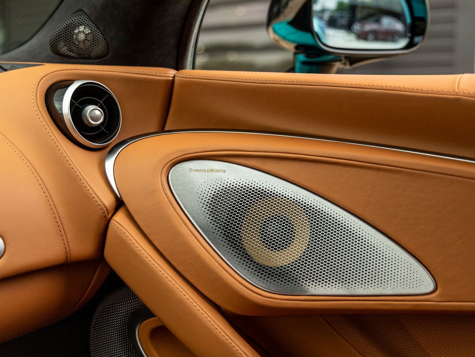 2023 McLaren GT Base
