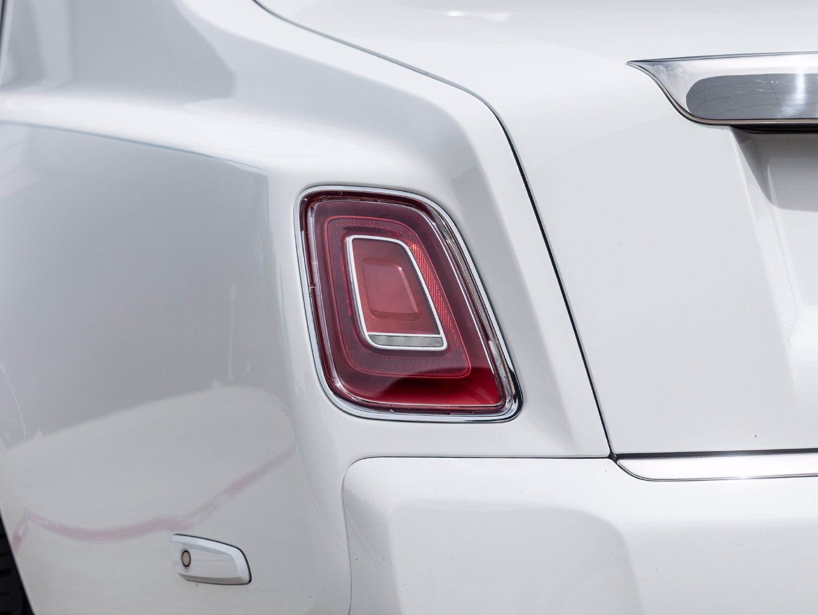 2023 Rolls-Royce Phantom Base