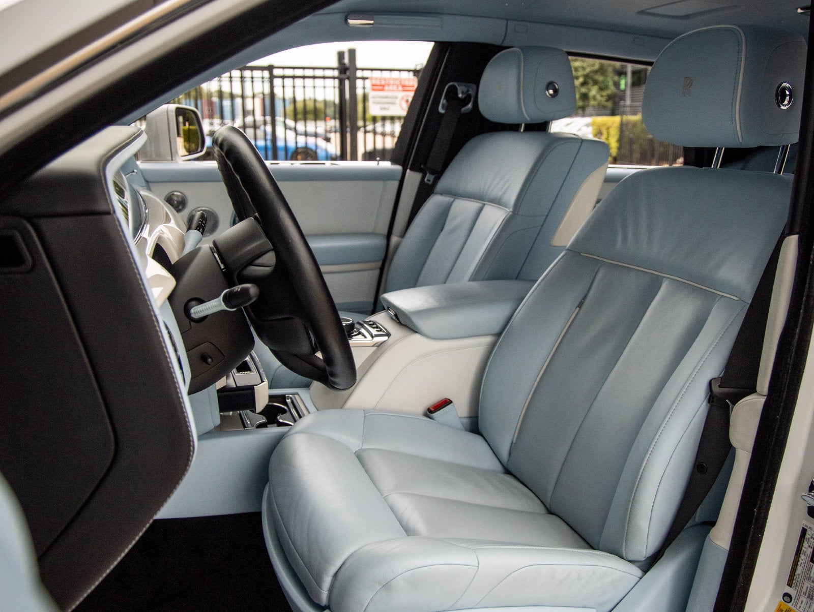 2023 Rolls-Royce Phantom Base