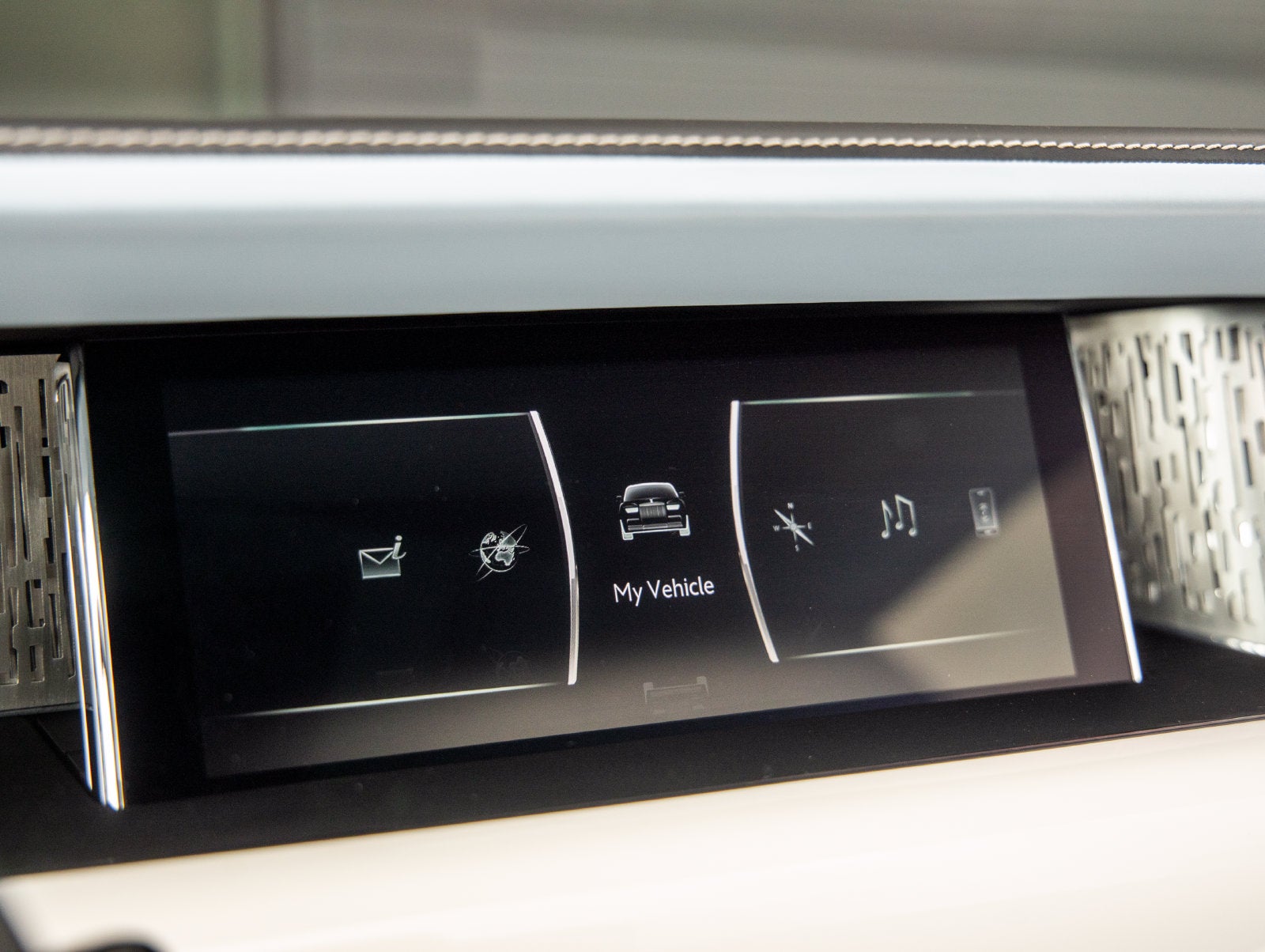 2023 Rolls-Royce Phantom Base