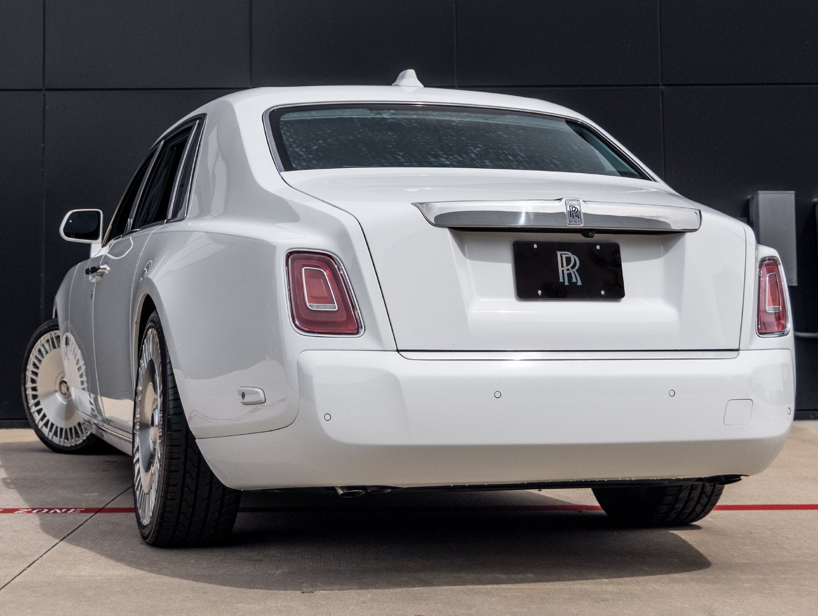 2023 Rolls-Royce Phantom Base