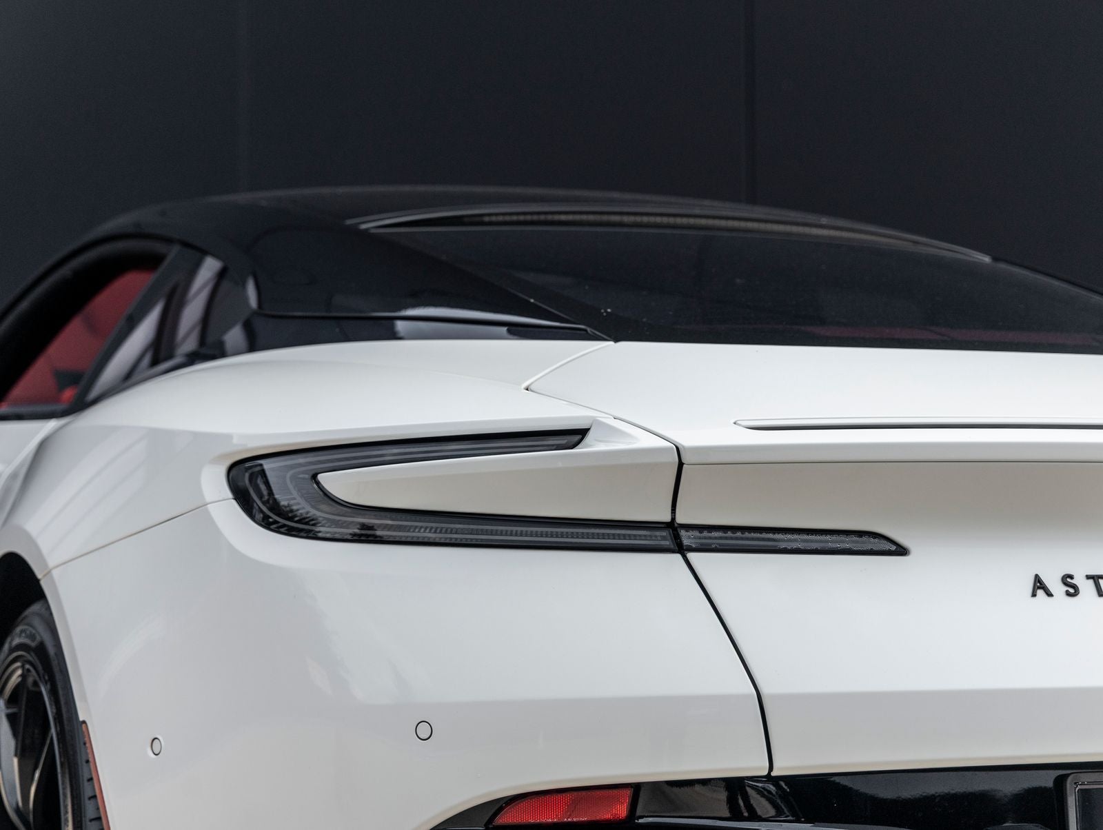 2022 Aston Martin DB11 Base