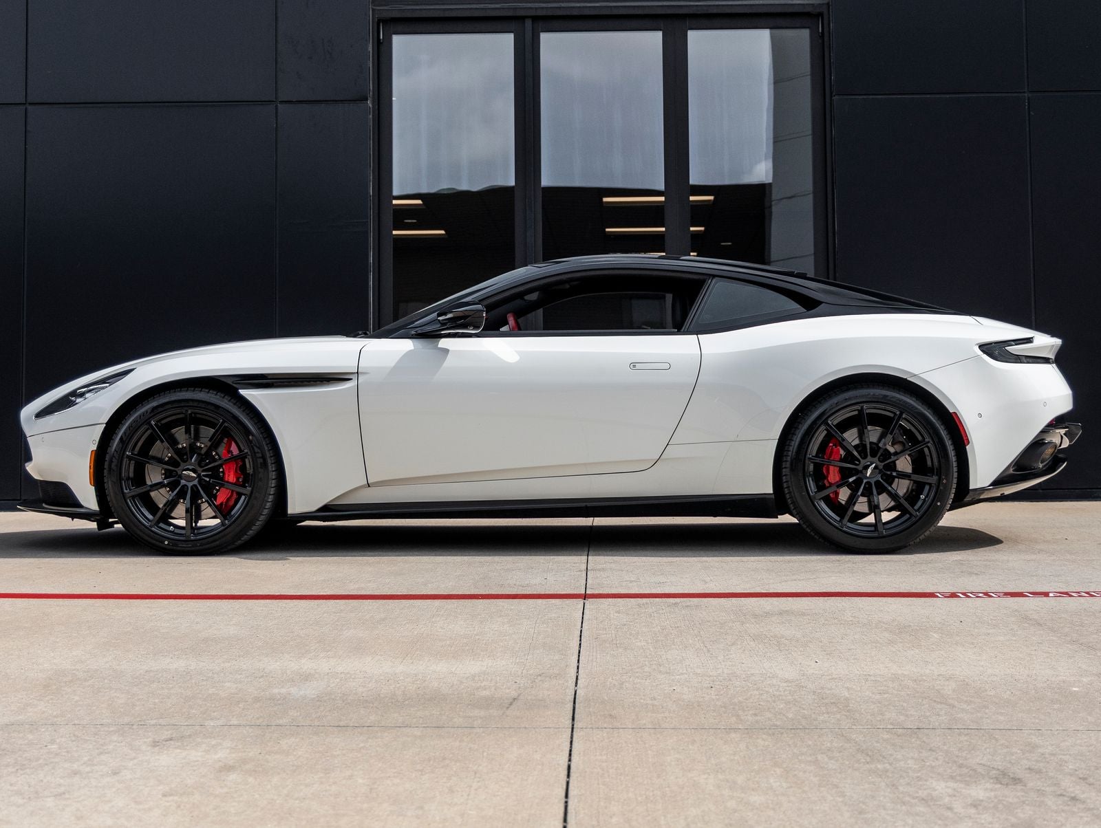 2022 Aston Martin DB11 Base