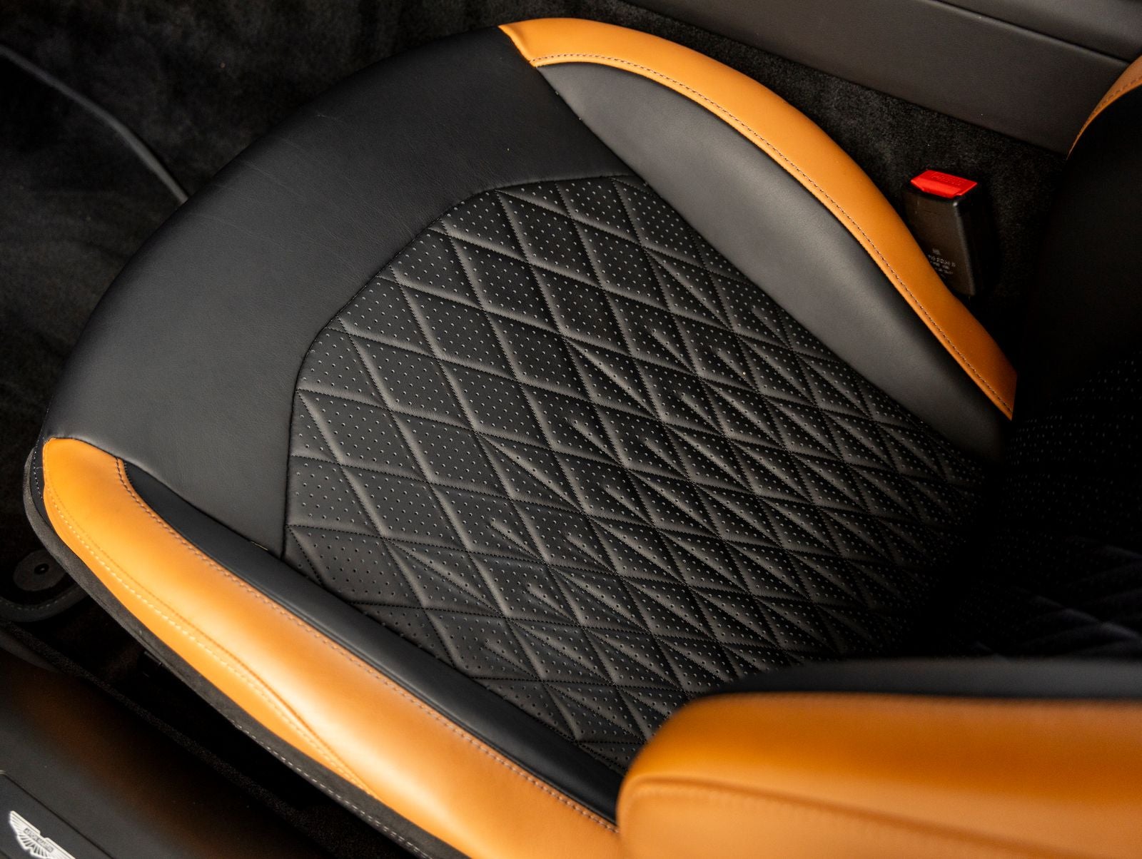 2025 Aston Martin DB12 Base