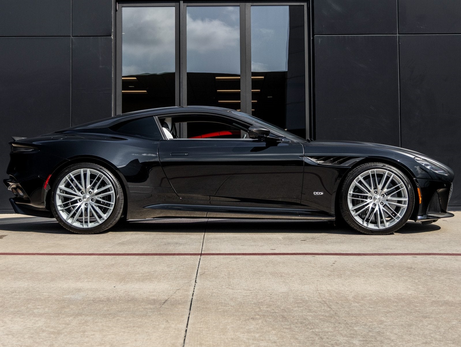 2022 Aston Martin DBS Superleggera