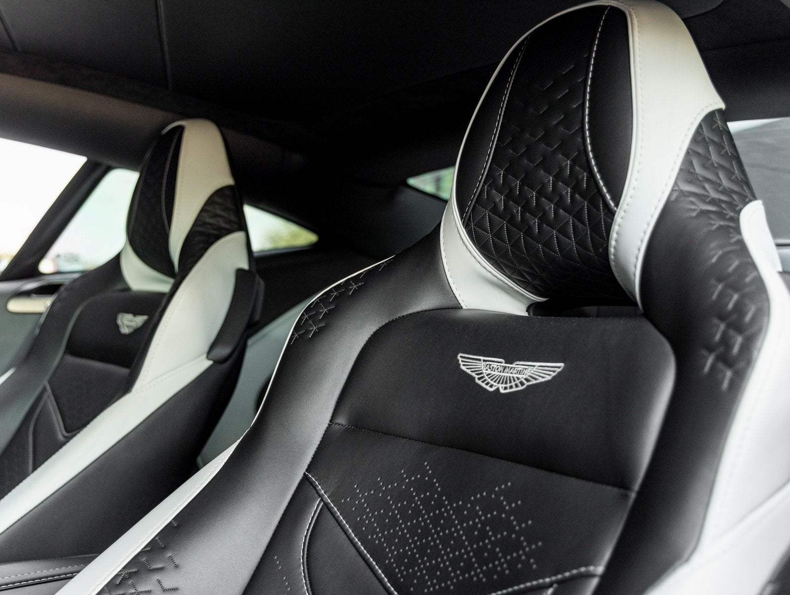 2022 Aston Martin DBS Superleggera