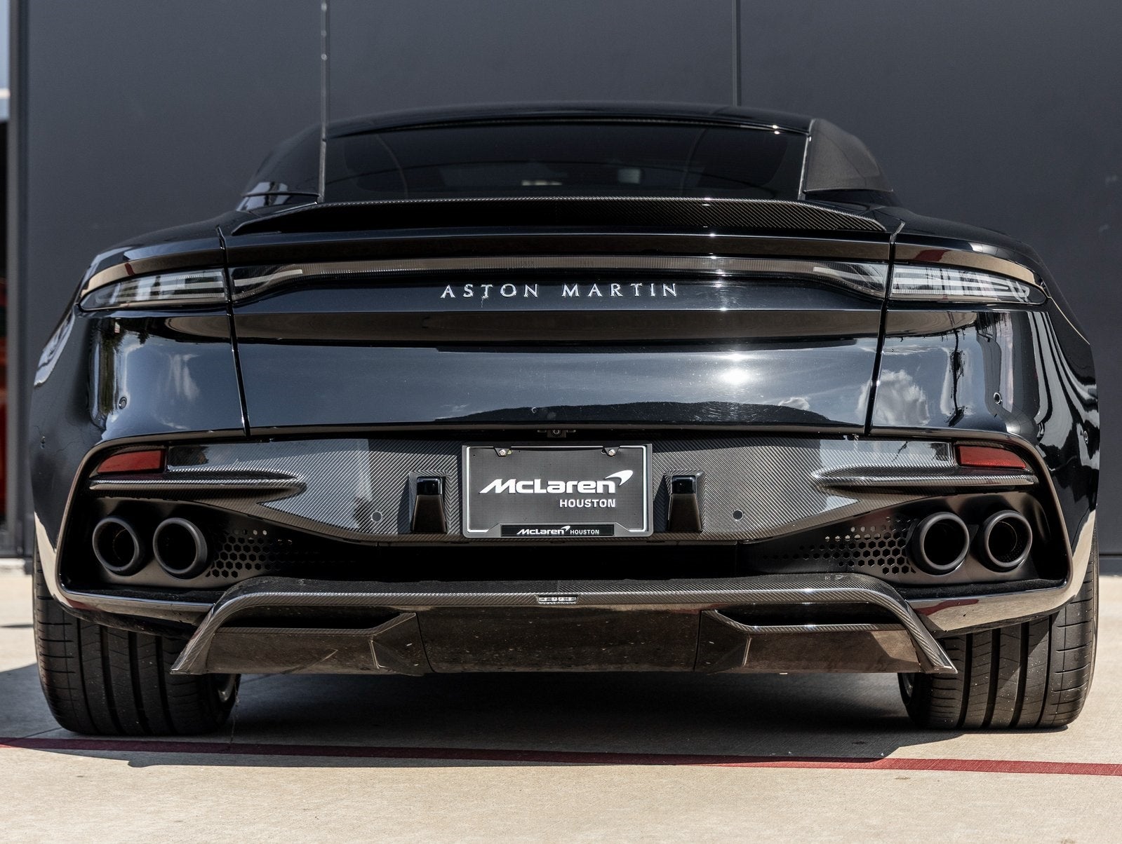 2022 Aston Martin DBS Superleggera