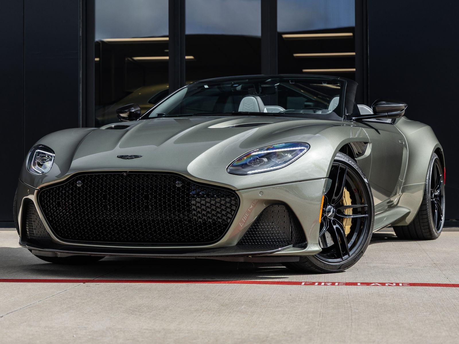 2023 Aston Martin DBS Volante