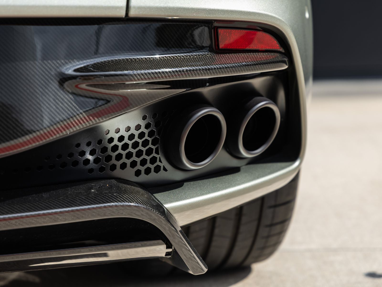 2023 Aston Martin DBS Volante