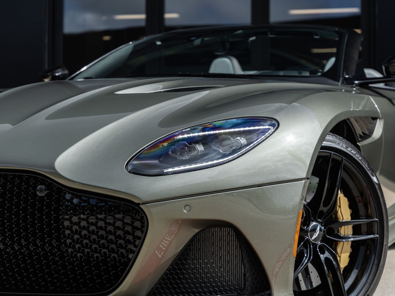 2023 Aston Martin DBS Volante