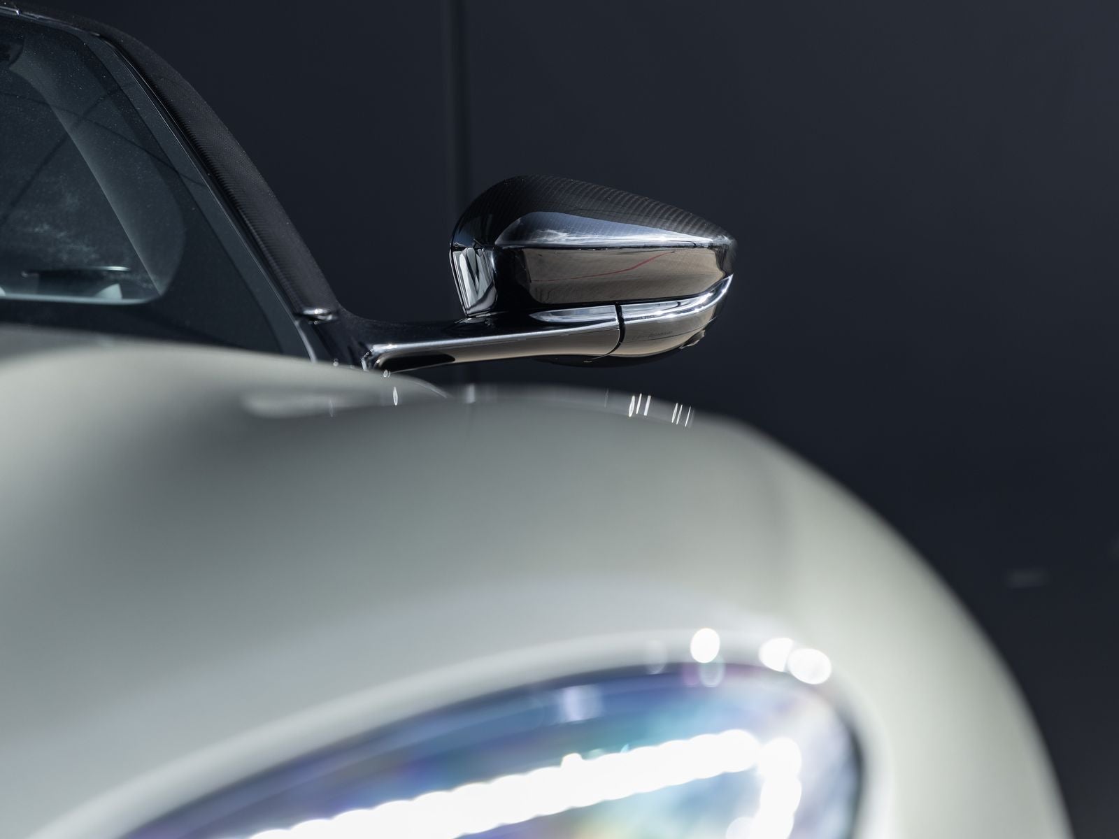 2023 Aston Martin DBS Volante