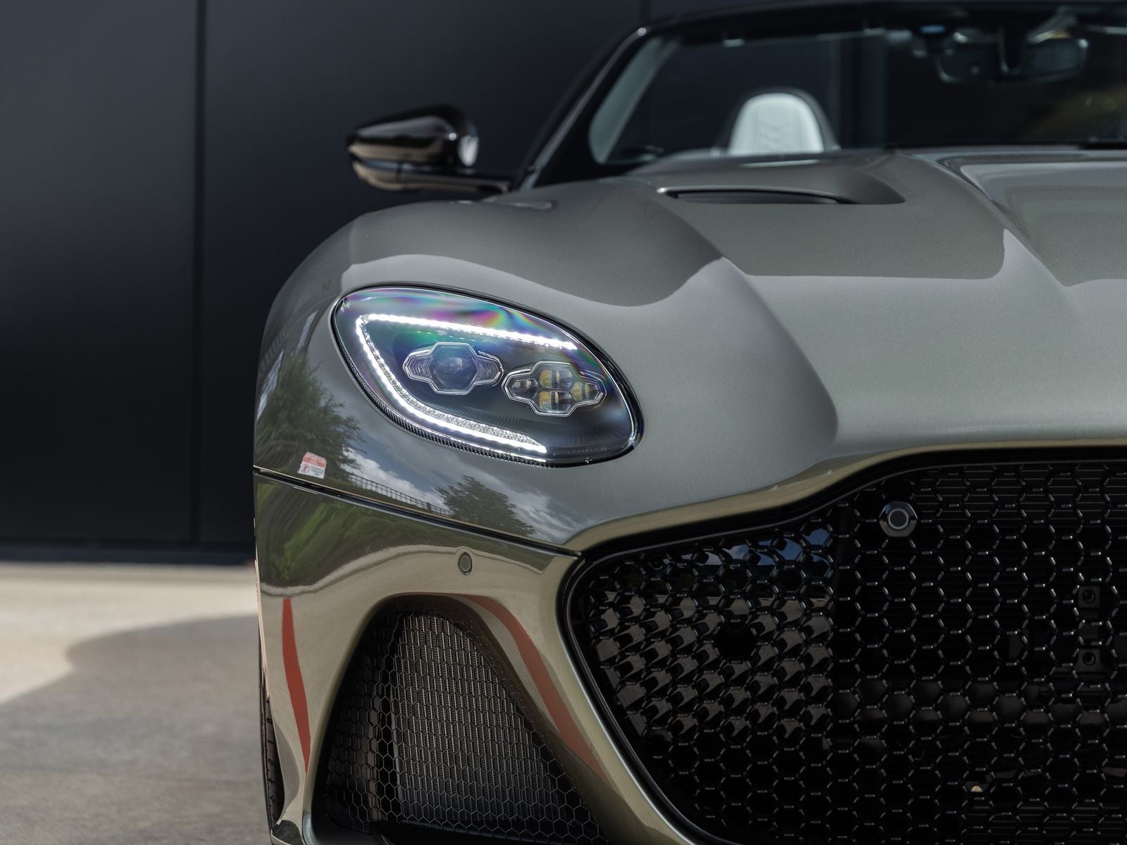 2023 Aston Martin DBS Volante