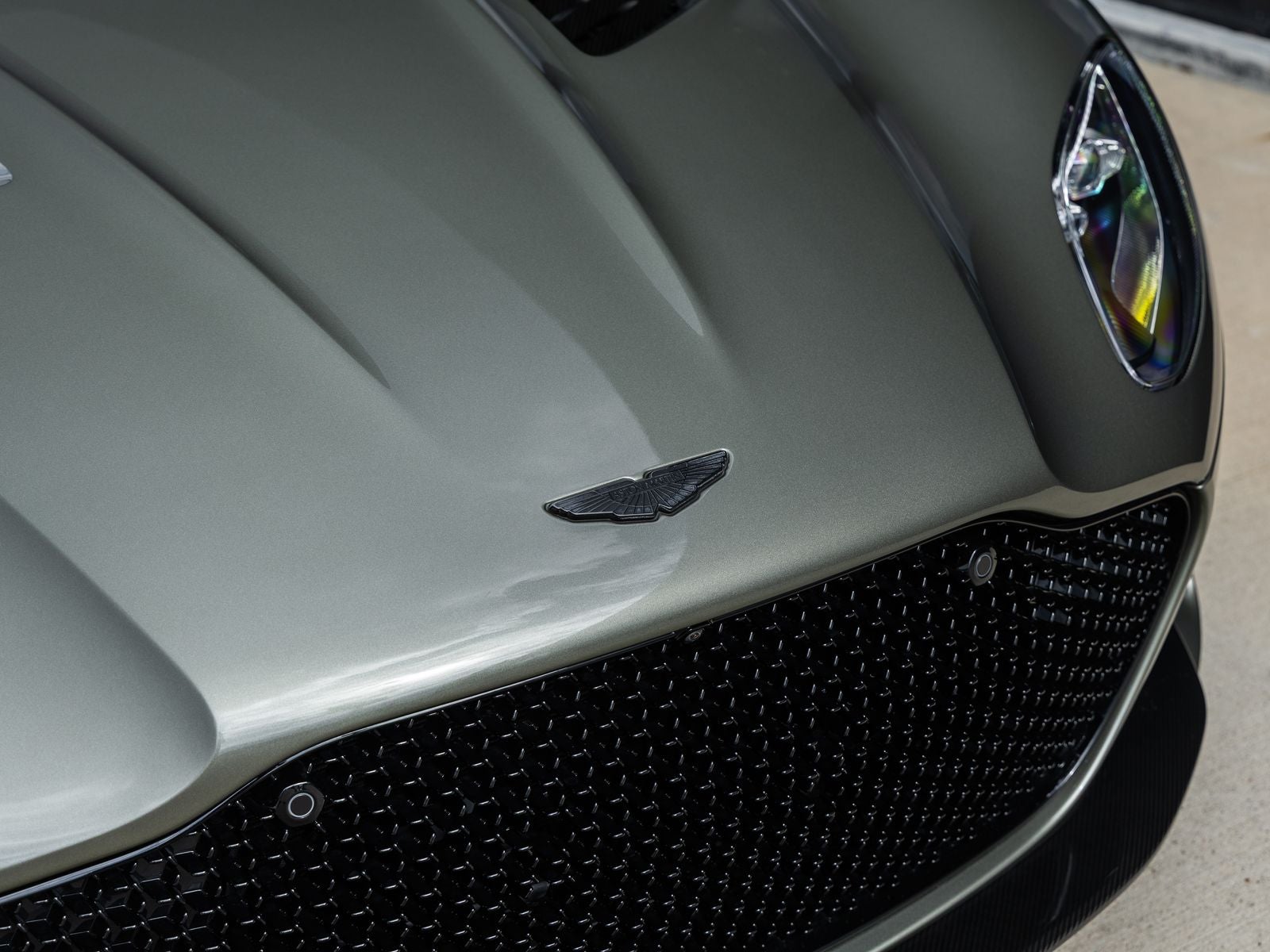 2023 Aston Martin DBS Volante