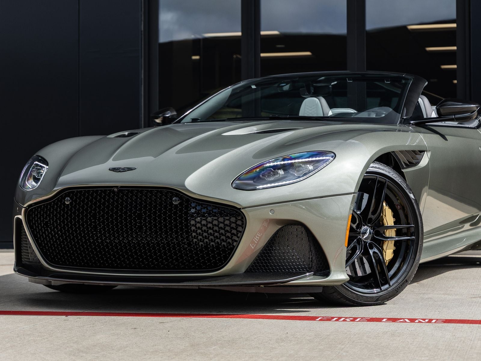 2023 Aston Martin DBS Volante