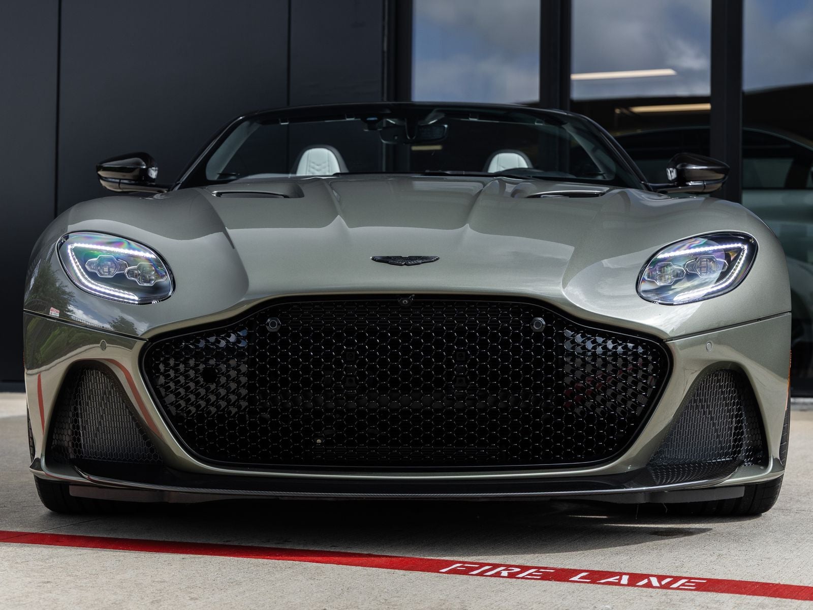 2023 Aston Martin DBS Volante