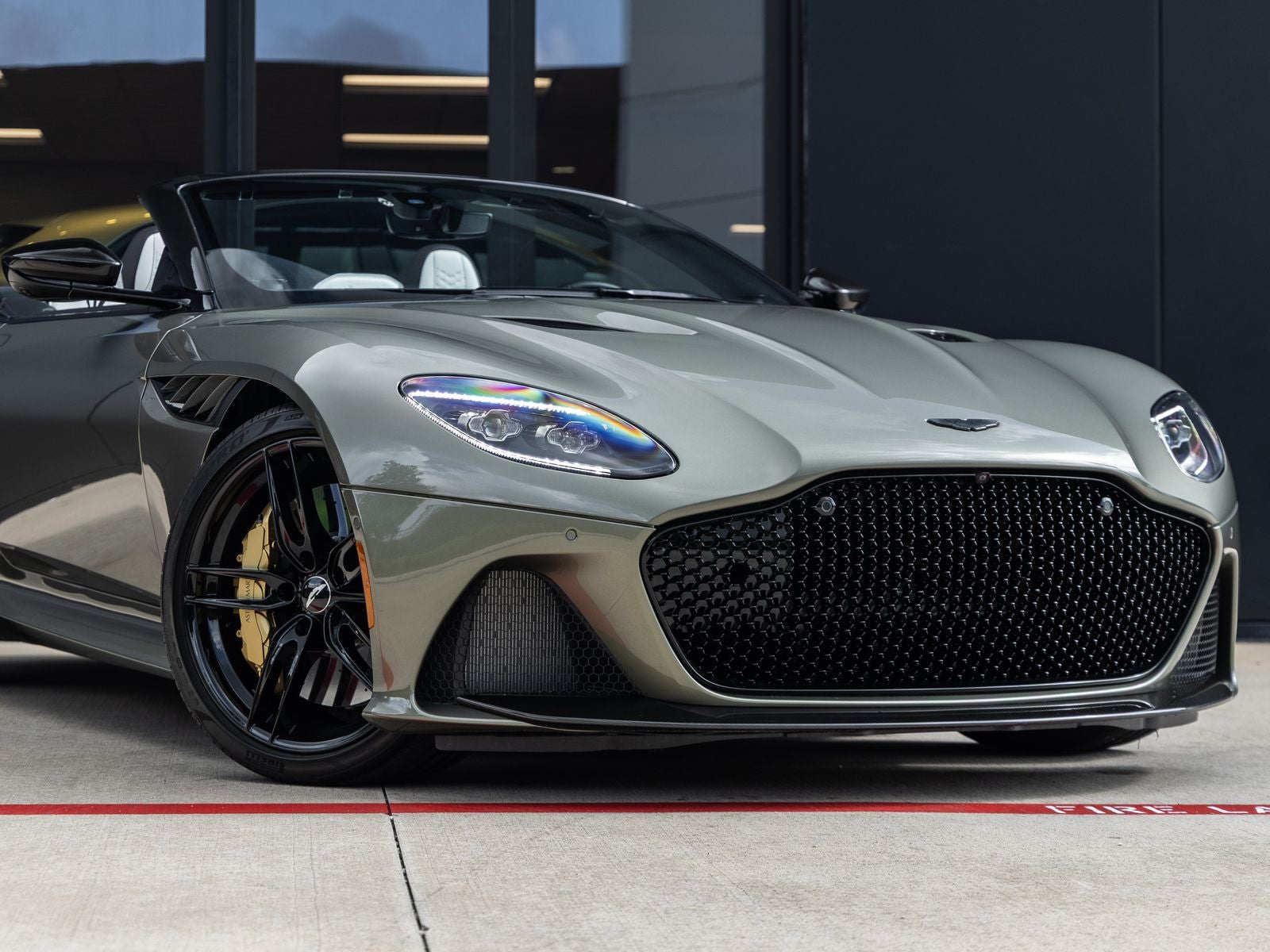 2023 Aston Martin DBS Volante