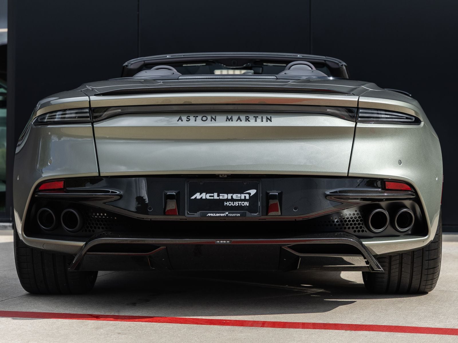 2023 Aston Martin DBS Volante