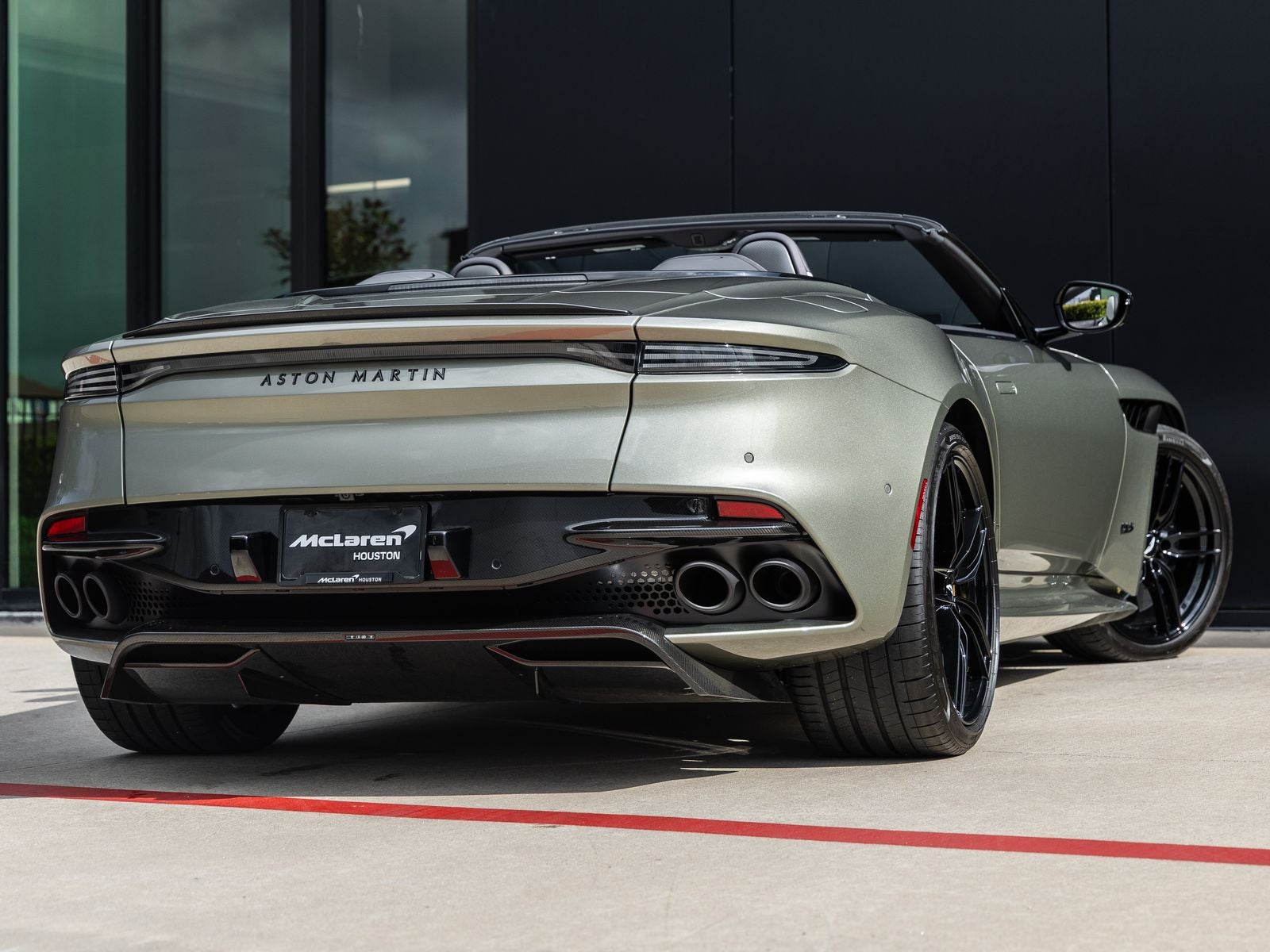 2023 Aston Martin DBS Volante