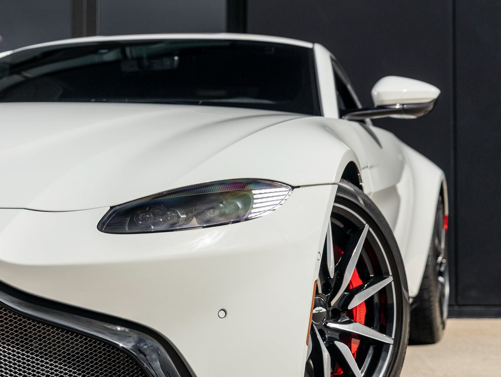 2019 Aston Martin Vantage Base