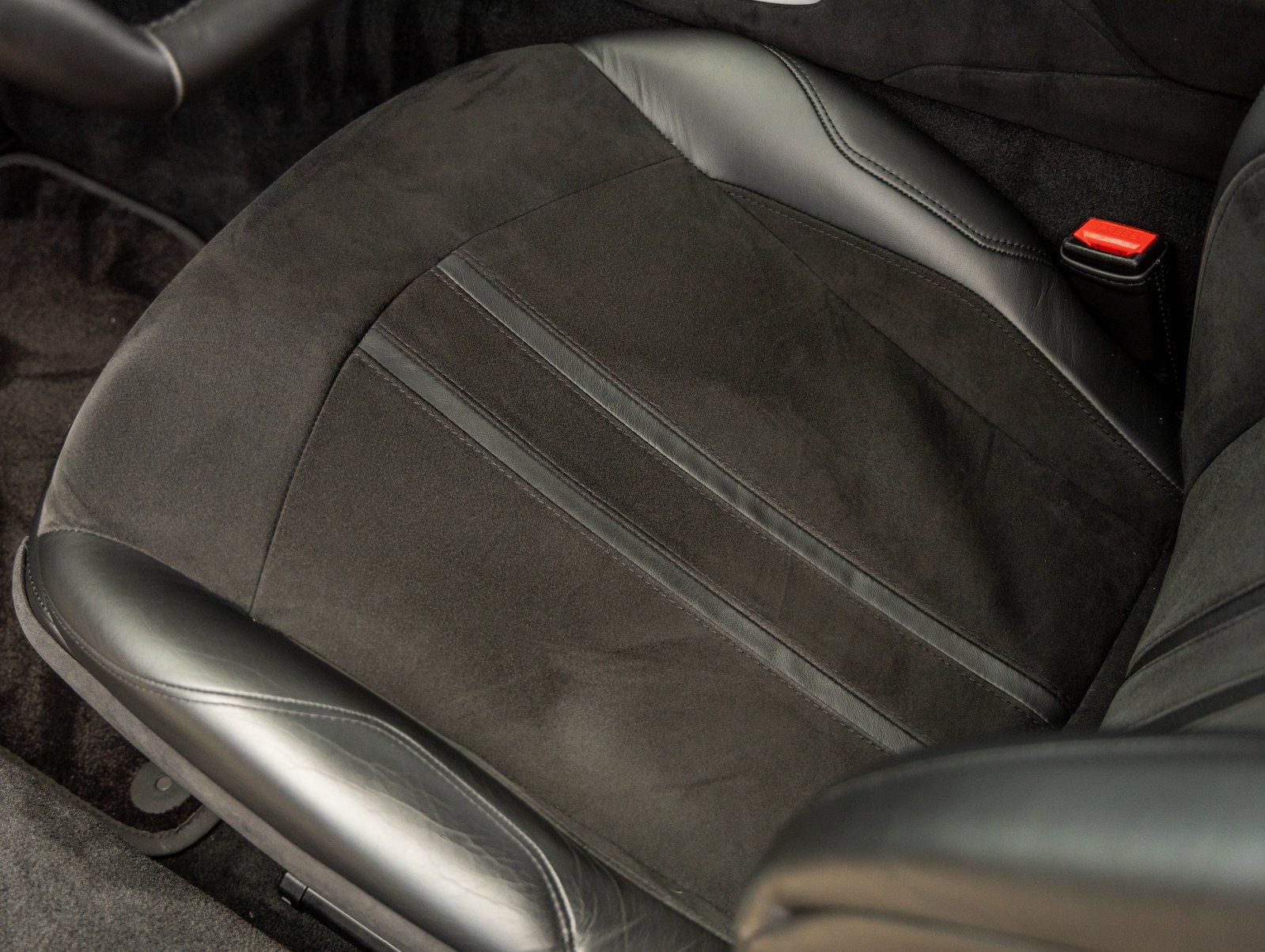 2019 Aston Martin Vantage Base