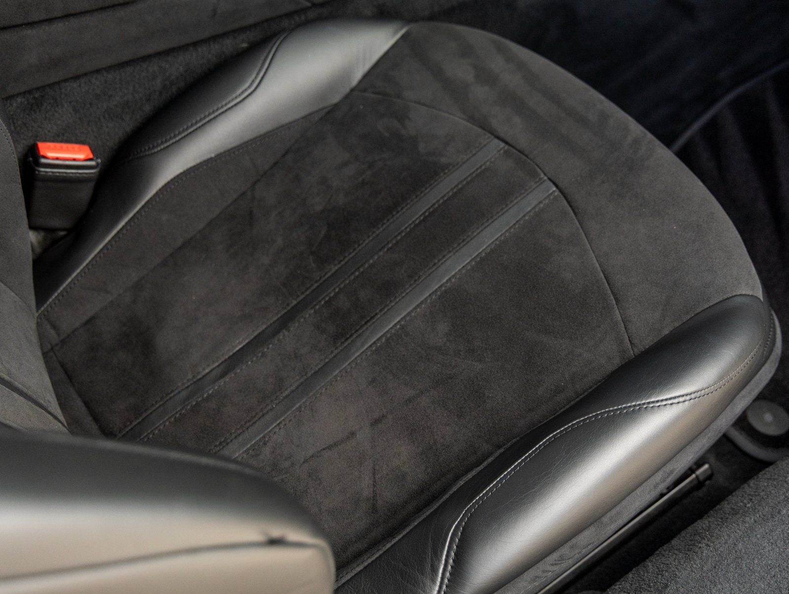 2019 Aston Martin Vantage Base