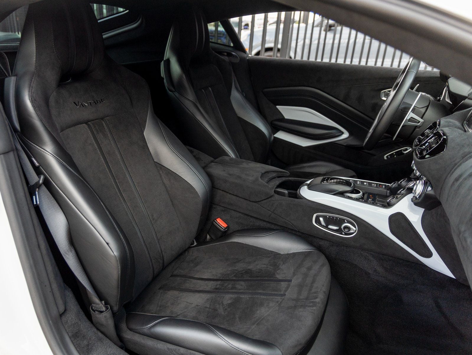 2019 Aston Martin Vantage Base