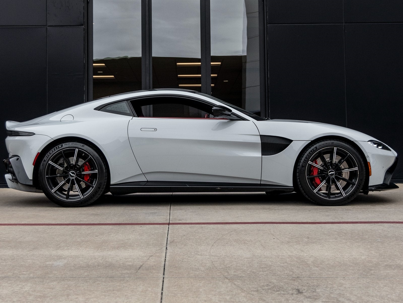 2020 Aston Martin Vantage Base