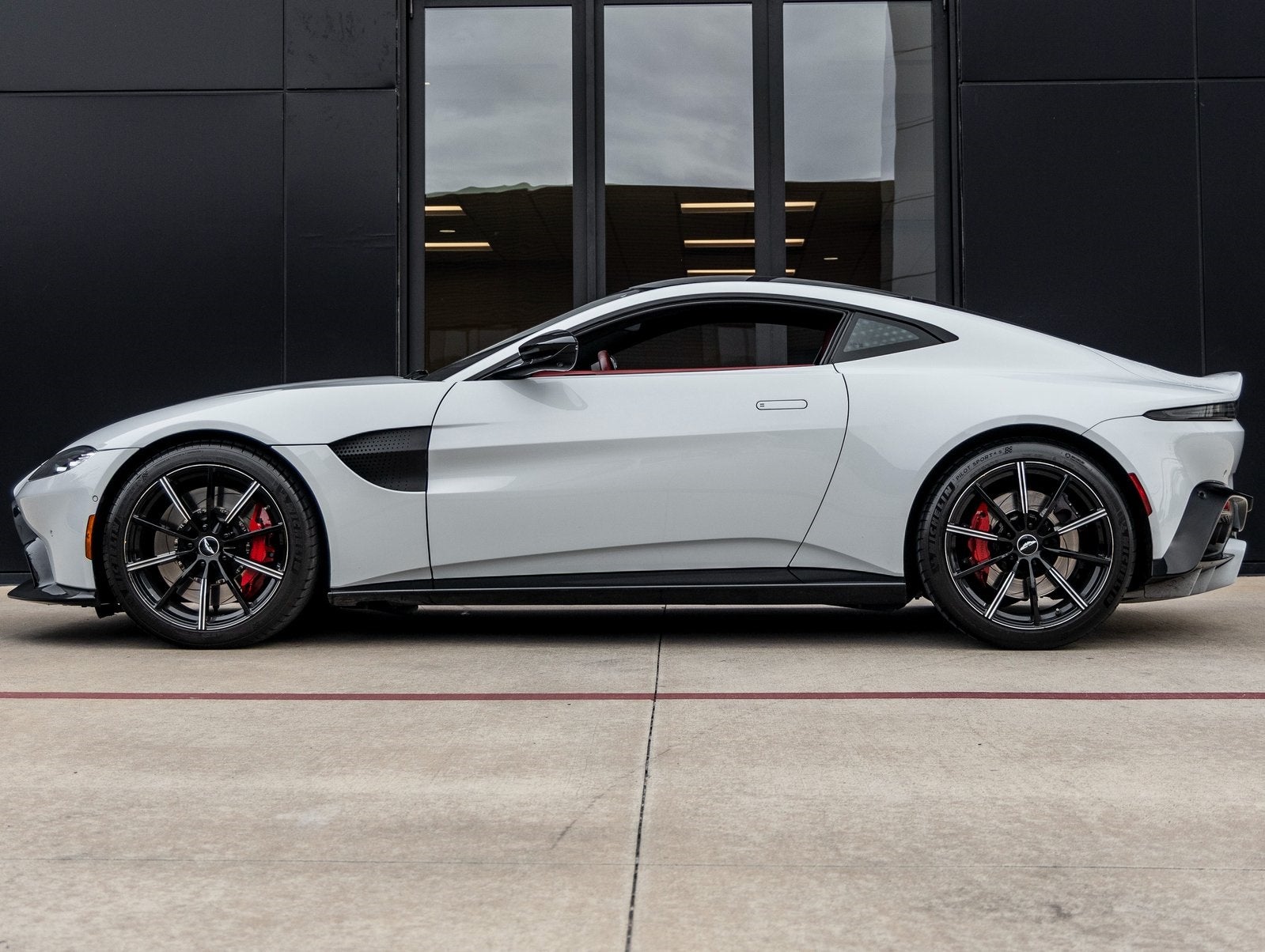 2020 Aston Martin Vantage Base