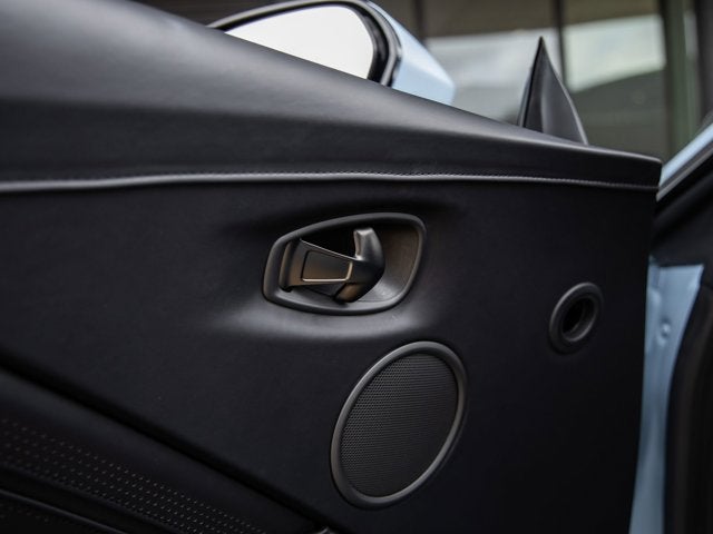 2022 Aston Martin Vantage Base